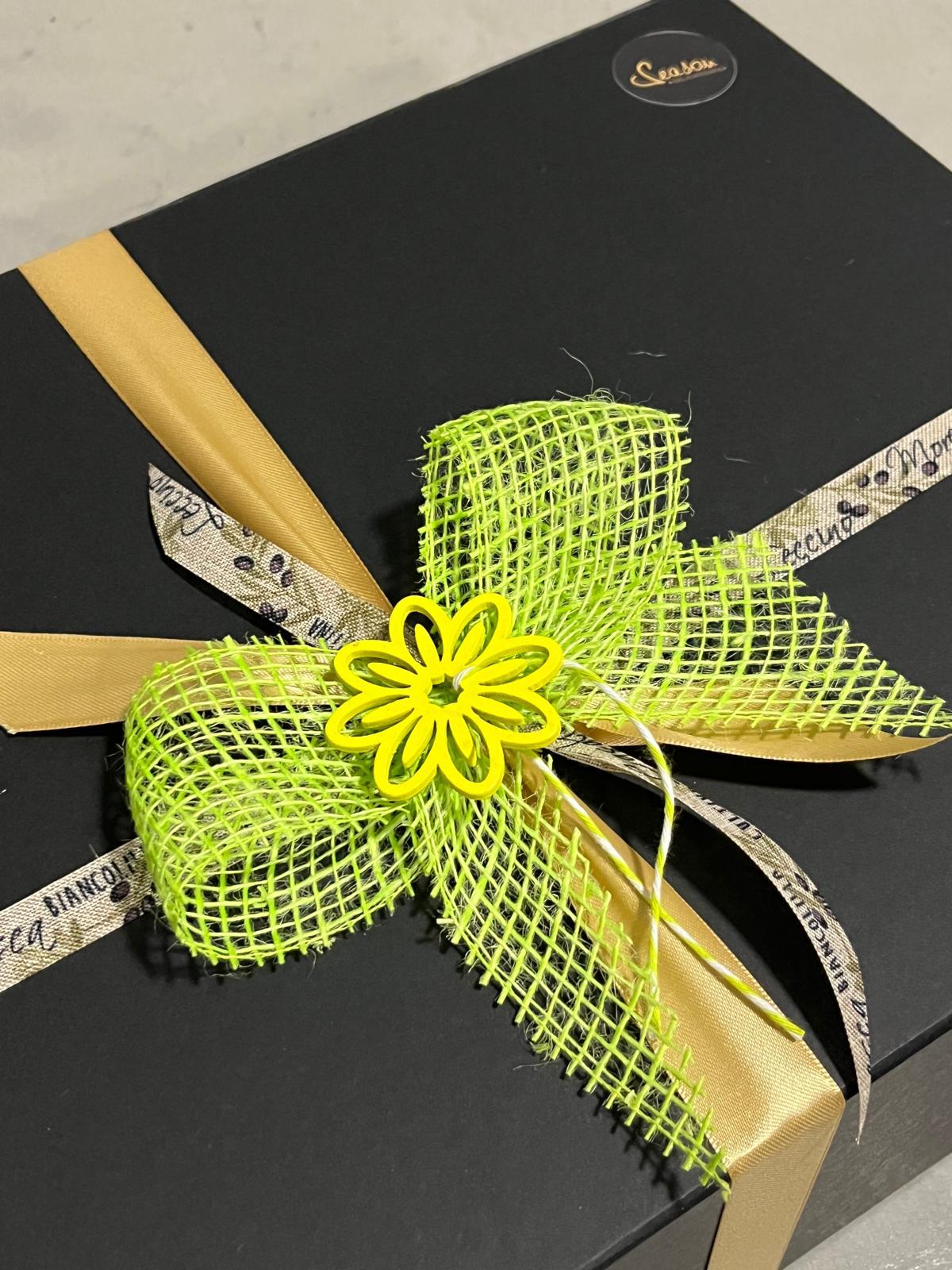 Geschenkbox mit Schleife