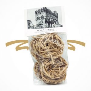 Die Tagliatelle al Tartufo aus Hartweizengrieß mit Steinpilzen und Trüffel verfeinert schmecken wunderbar erdig und versprechen perfekten Genuss.