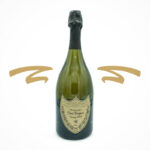 Dom Pérignon Vintage ,der begehrte Luxuschampagner: Komplexe Säure trifft auf abgerundete Reife, eine aufregende Zusammenkunft zwei verschiedener Trauben, die gleichzeitig herausfordernd und verführend wirken. Lebendig , mineralisch, pikat und ausgewogen, Noten von Ingwer, würzigem Tabak und feinen Röstaromen, frische Minze, mineralischer Asche und weißem Pfeffer, langer Abgang.