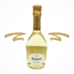 Ruinart Blanc de Blancs, der reinsortige Champagner aus 100% Chardonnay Trauben ist zum Anstoßen für den besonderen Anlass die perfekte Wahl. Der Weltklasse-Champagner aus dem Hause Ruinart präsentiert sich im Glas in blassem Gold und mit feiner Perlage. In der Nase lassen sich Noten von Zitrusfrüchten vorallem Limette und Grapefruit erkennen, die von blumigen Düften abgelöst werden.