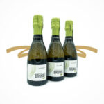 Brunei Brut Prosecco Valdobbiadene Superiore DOCG 3x0,375l - grandioser Prosecco des Weingutes La Tordera. Elegant, frisch und ausgewogen. Blumiges Bouquet mit fruchtigen Noten von unreifer Birne, grünem Apfel und Litschi. In der Nase Noten von Traube, Jasmin und Thymian, im Abgang Nuancen von Limette. Am Gaumen gibt er sich frisch und harmonisch, erinnert an Apfel und überzuegt mit langem und ausgewogenem Finish. Brunei DOCG Prosecco in der kleinen Flasche - zum Teilen oder dreimal genießen - passt super zu Risotto, Pasta, Meeresfrüchten, Fisch, Antipasti. Auf Grund seines starken Charakter perfekt auch als Aperitif geeignet. Saluti! Bester genuss, traumhafter Prosecco, fruchtig und trocken