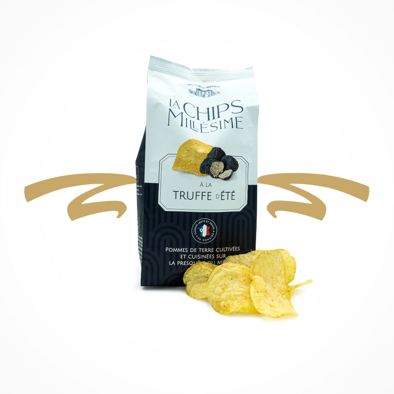 Aromatische Trüffelchips -dicke Kartoffelchips - leckere Kartoffelchips, KesselchipsDie Kartoffelchips aus Frankreich - dezenter und komplexer Trüffelgeschmack - Die Kartoffeln sind etwas dicker geschnitten - knusprige Chips, Sie werden in reinem Sonnenblumenöl und in kleinen Chargen im Kessel frittiert. Das Produkt ist glutenfrei sowie ohne künstliche Zusatzstoffe oder Geschmacksverstärker. Tolle Geschenkidee, zum Beispiel mit einer Flasche Prosecco oder Wein dazu.