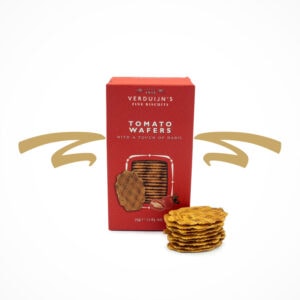 Waffeln mit Tomate und Basilikum, knusprig, goldgelb gebacken.