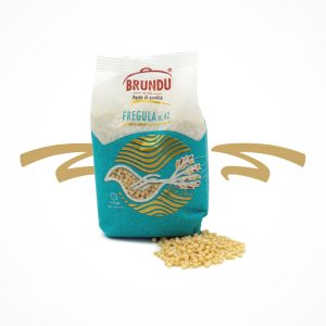 Fregula oder Fregola - Kugelpasta, sardische Spezialität, Fregula hergestellt aus dem eigens gemahlenen Hartweizengrieß der Familie Brundu in Sardinien.